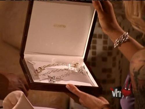 Nothing says I love you like the exact same shitty jewelry you just gave another woman Nothing says I love you like the exact same shitty jewelry you just gave another woman