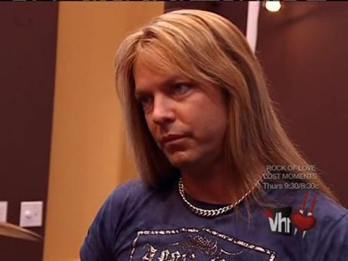 Those aren't bags under his eyes, those are sacks. Filled with old. Those aren't bags under his eyes, those are sacks. Filled with old.