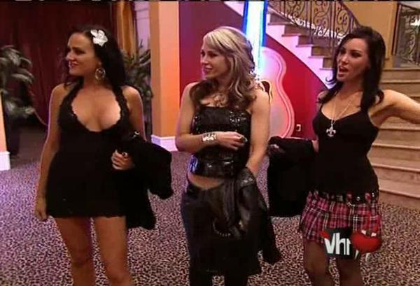 I know what boys like. I know what guys want. To put it in my butt. I know what boys like. I know what guys want. To put it in my butt.