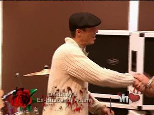 Have you heard about the lonesome loser? He's a loser but he still keeps on tryin Have you heard about the lonesome loser? He's a loser but he still keeps on tryin